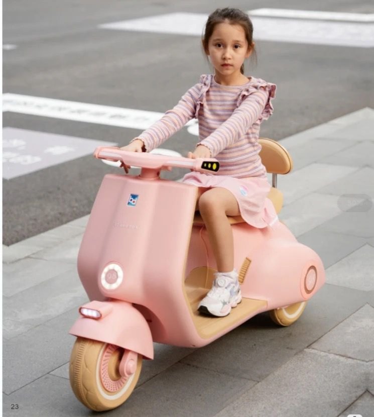 Kids Jumbo vespa with remote Japanese styled