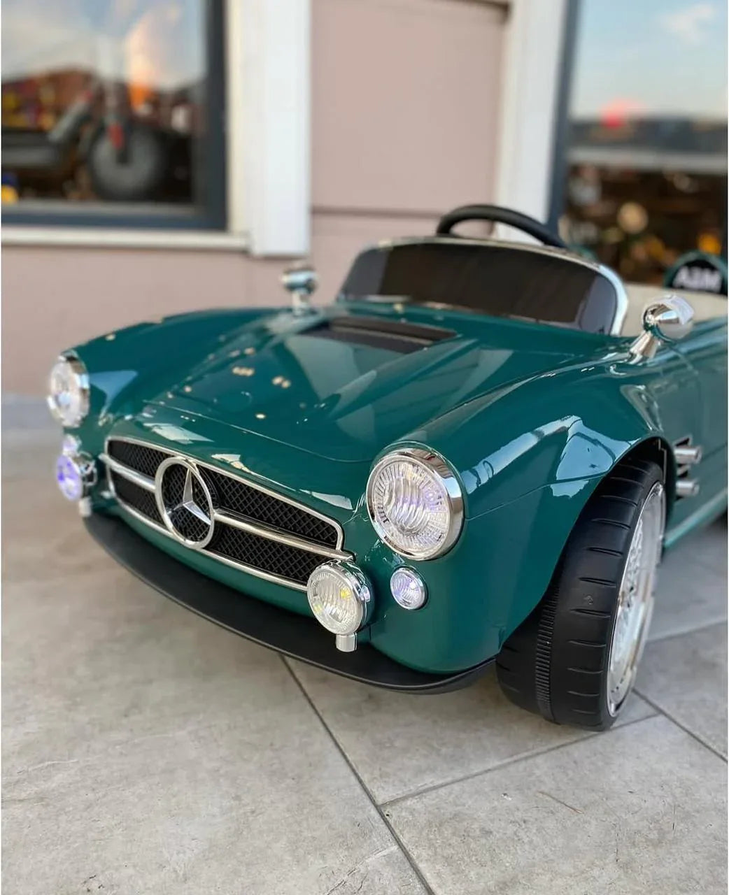 Kids Vintage Mercedes Car - Image 14